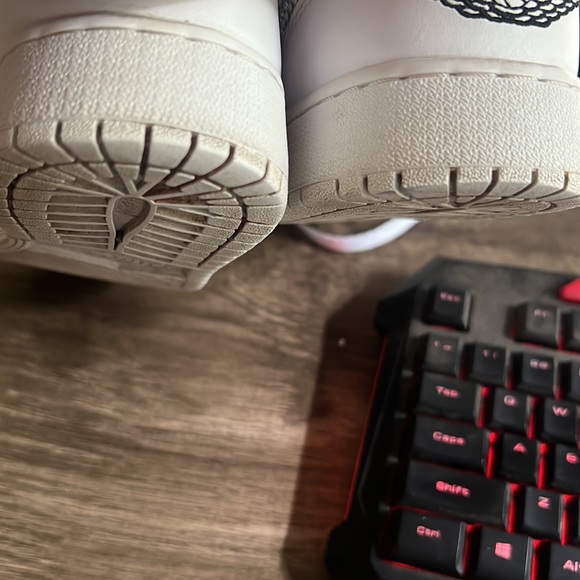 Air Jordan custom bling! Size 5.5 women’s! Adorable and minimal wear. - Picture 4 of 5